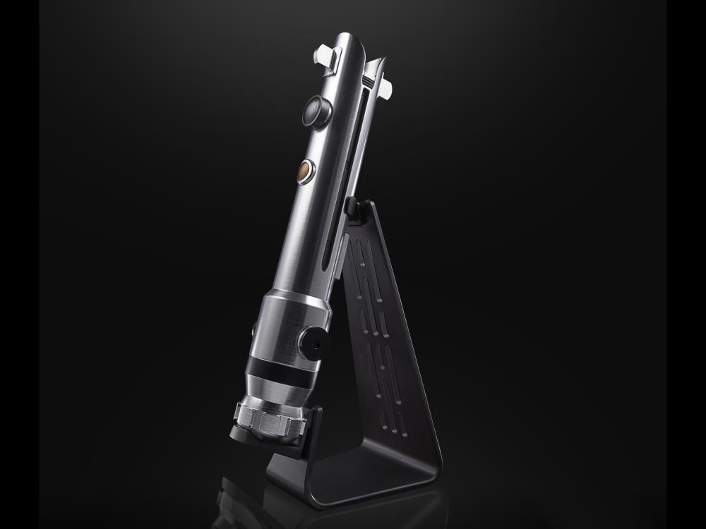 Star Wars: The Black Series Ahsoka Tano Force FX Elite Lightsaber Gallery Image 6