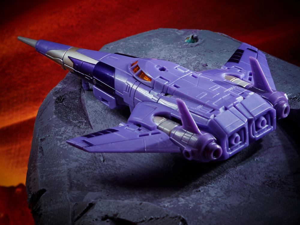 Transformers War for Cybertron: Kingdom Voyager Cyclonus Gallery Image 4