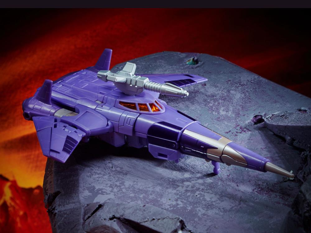 Transformers War for Cybertron: Kingdom Voyager Cyclonus Gallery Image 5