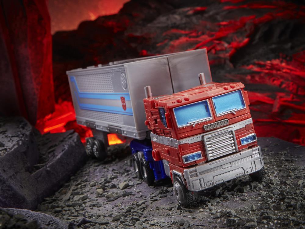 Transformers War for Cybertron: Kingdom Leader Optimus Prime Gallery Image 6