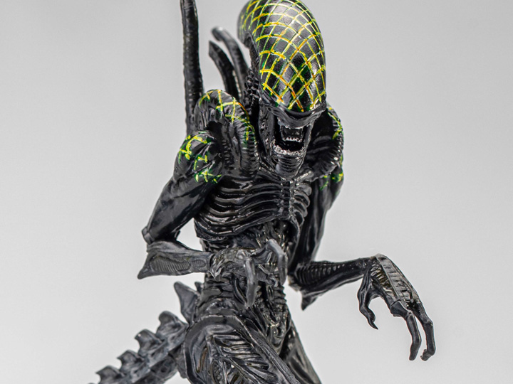 Alien vs. Predator Grid Alien 1:18 Scale PX Previews Exclusive Figure Gallery Image 1
