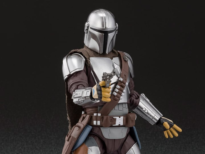 The Mandalorian S.H.Figuarts The Mandalorian (Beskar Armor) Exclusive Action Figure Gallery Image 1