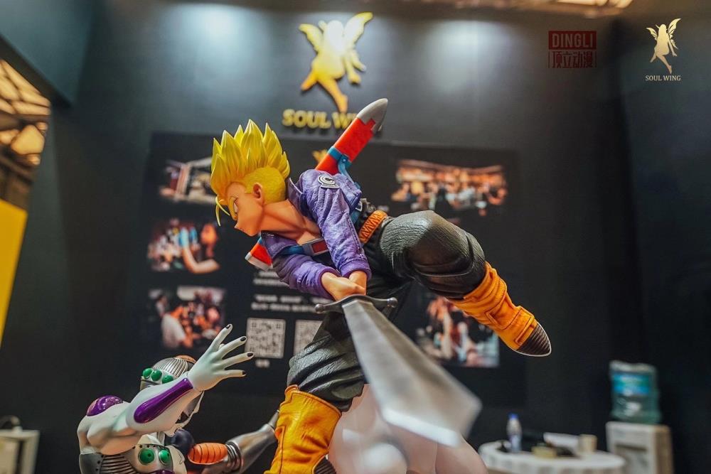 Super Saiyan Trunks vs Mecha Freeza 1/4 Scale Statue Gallery Image 8