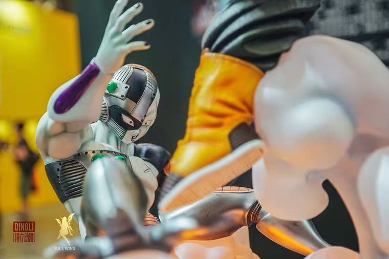 Super Saiyan Trunks vs Mecha Freeza 1/4 Scale Statue Gallery Image 10