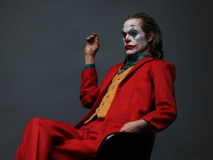 Joker 1/3 Scale Statue Gallery Image 1