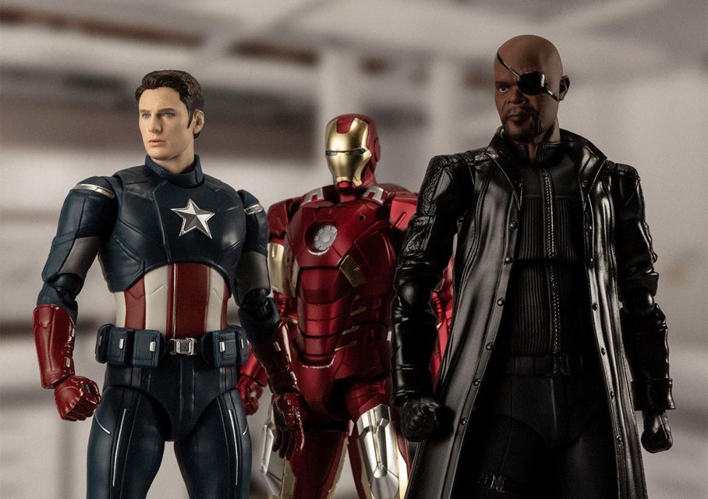The Avengers S.H.Figuarts Nick Fury Action Figure Gallery Image 9