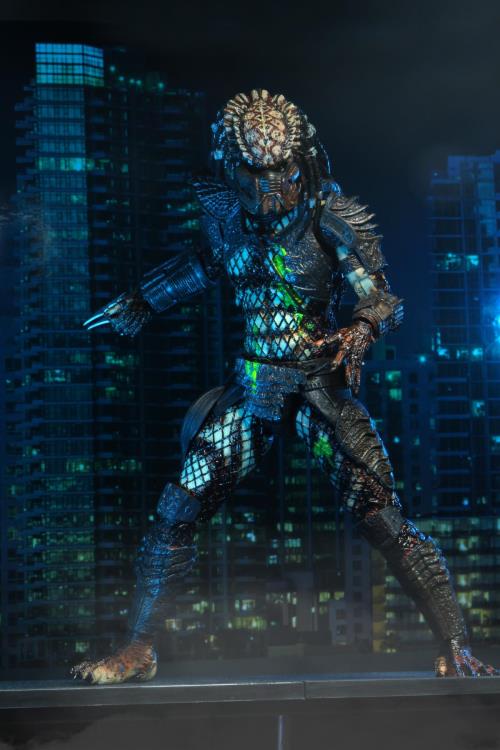 Predator 2 Ultimate Battle-Damaged City Hunter Action Figure Gallery Image 5