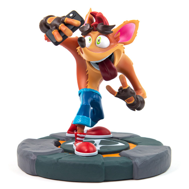 Crash Bandicoot 4: It's About Time Crash Bandicoot Selfie Statue Gallery Image 3
