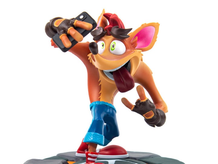 Crash Bandicoot 4: It's About Time Crash Bandicoot Selfie Statue Gallery Image 1