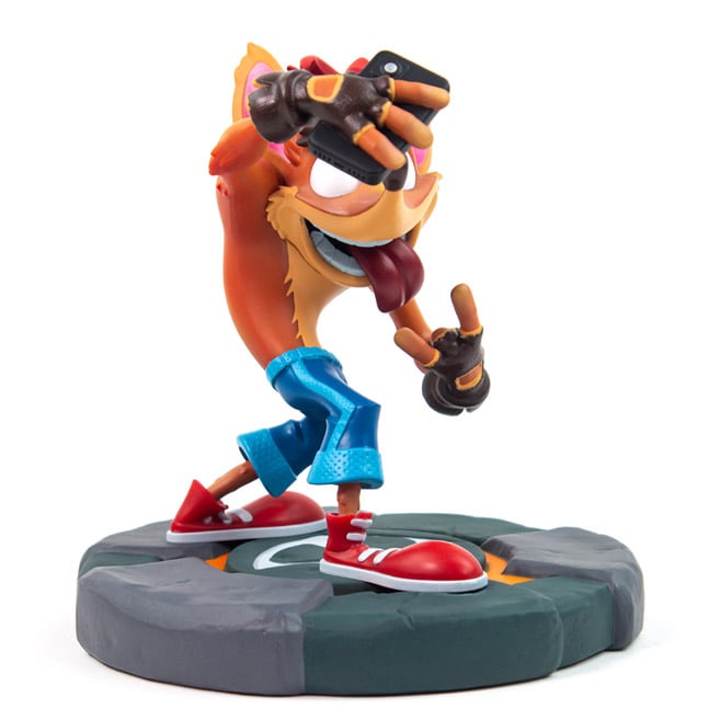 Crash Bandicoot 4: It's About Time Crash Bandicoot Selfie Statue Gallery Image 6