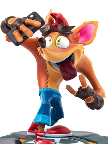 Crash Bandicoot 4: It's About Time Crash Bandicoot Selfie Statue Gallery Image 2