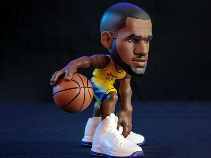 NBA SmAll-Stars Minis: Los Angeles Lakers LeBron James (Gold Jersey) Figure Gallery Image 1