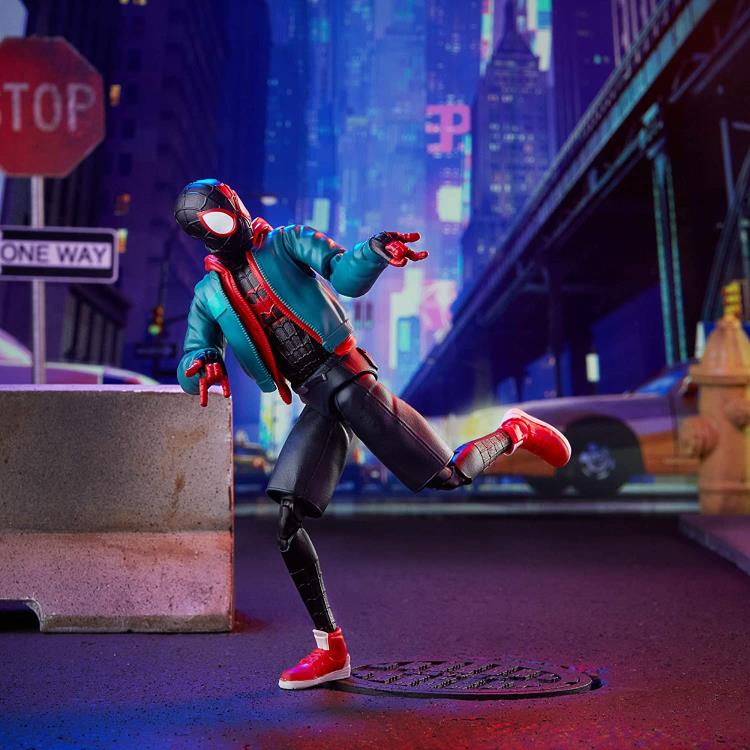 Spider-Man: Into the Spider-Verse Marvel Legends Miles Morales Action Figure (Stilt-Man BAF) Gallery Image 11