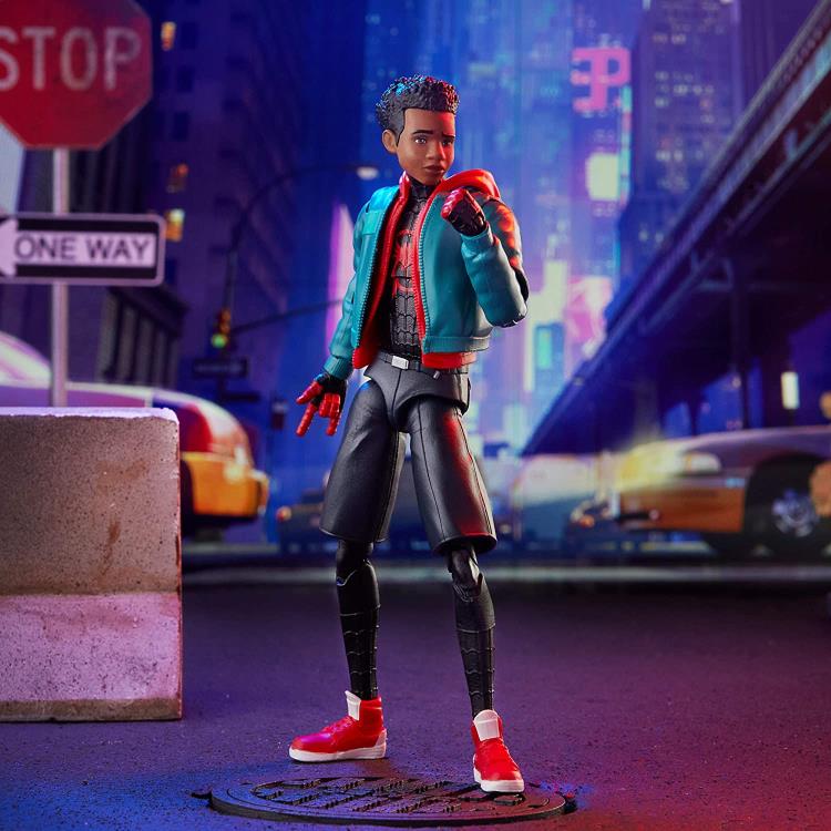 Spider-Man: Into the Spider-Verse Marvel Legends Miles Morales Action Figure (Stilt-Man BAF) Gallery Image 9