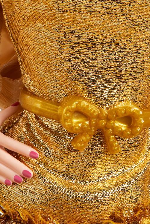 Barbie 2020 Holiday Barbie Doll (Blonde Long Hair) Gallery Image 7