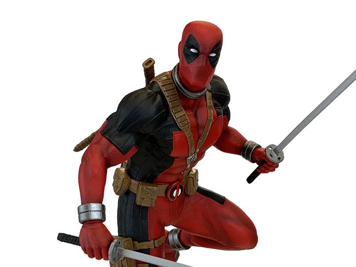 Marvel: Contest of Champions Deadpool 1/10 Scale Statue Gallery Image 1