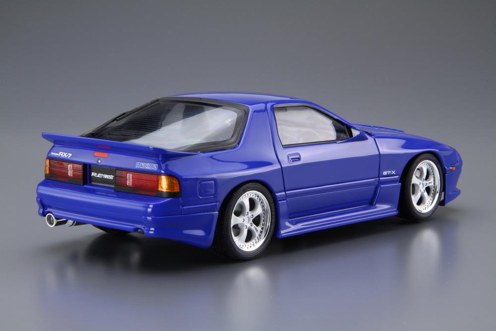 Mazda (1989) RE Amemiya FC3S Savanna RX-7 1/24 Scale Model Kit Gallery Image 3
