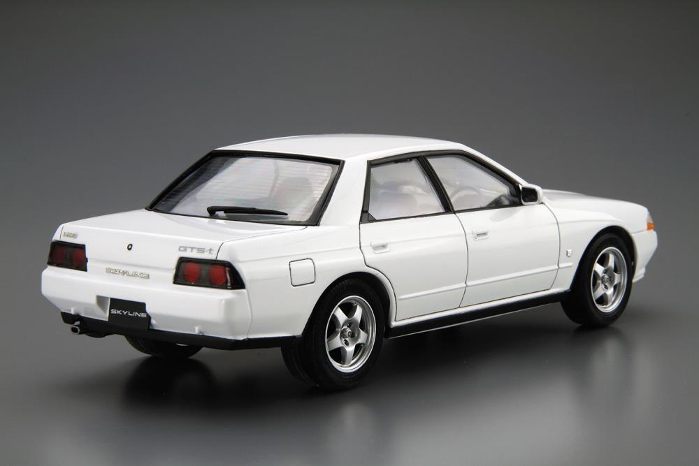 Nissan (1989) HCR32 Skyline GTS-t Type M 1/24 Scale Model Kit Gallery Image 3