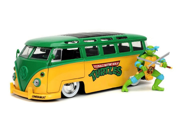 Teenage Mutant Ninja Turtles 1/24 Scale Die-Cast 1962 Volkswagen Bus with Leonardo Gallery Image 1