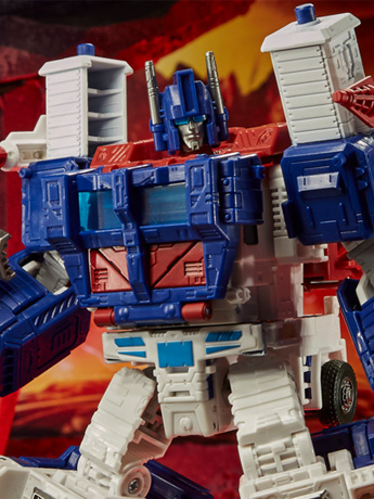 Transformers War for Cybertron: Kingdom Leader Ultra Magnus Gallery Image 2