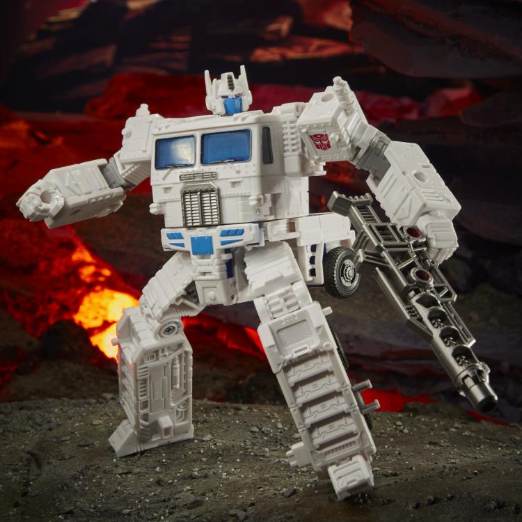 Transformers War for Cybertron: Kingdom Leader Ultra Magnus Gallery Image 5