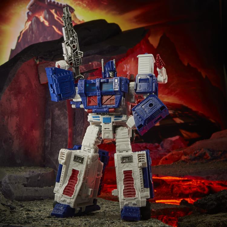 Transformers War for Cybertron: Kingdom Leader Ultra Magnus Gallery Image 4