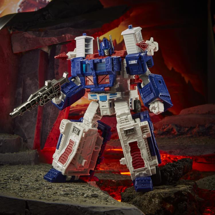 Transformers War for Cybertron: Kingdom Leader Ultra Magnus Gallery Image 3