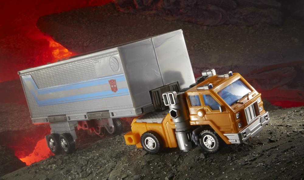 Transformers War for Cybertron: Kingdom Deluxe Huffer Gallery Image 9