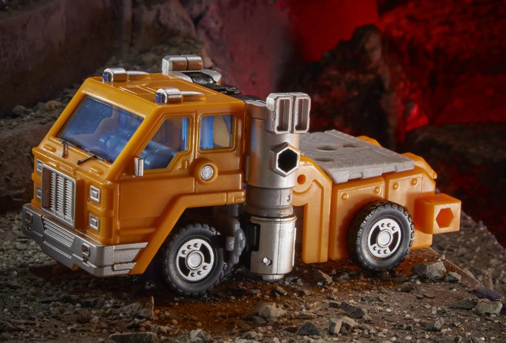 Transformers War for Cybertron: Kingdom Deluxe Huffer Gallery Image 6