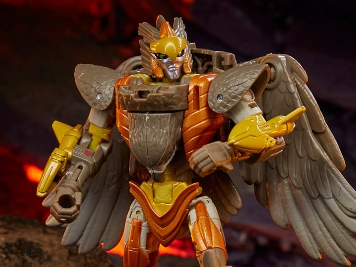 Transformers War for Cybertron: Kingdom Deluxe Airazor Gallery Image 1