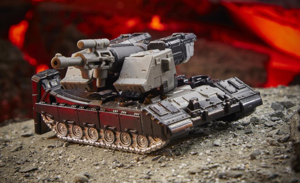 Transformers War for Cybertron: Kingdom Core Megatron Gallery Image 7