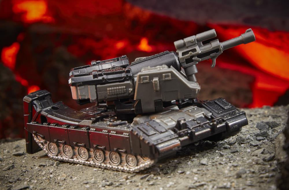 Transformers War for Cybertron: Kingdom Core Megatron Gallery Image 8