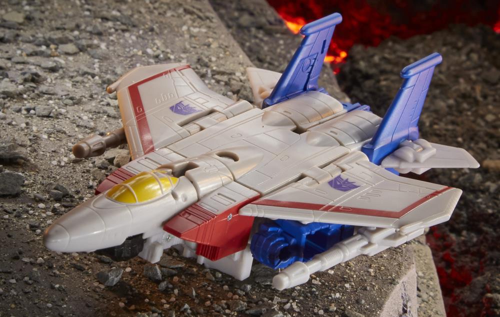 Transformers War for Cybertron: Kingdom Core Starscream Gallery Image 5