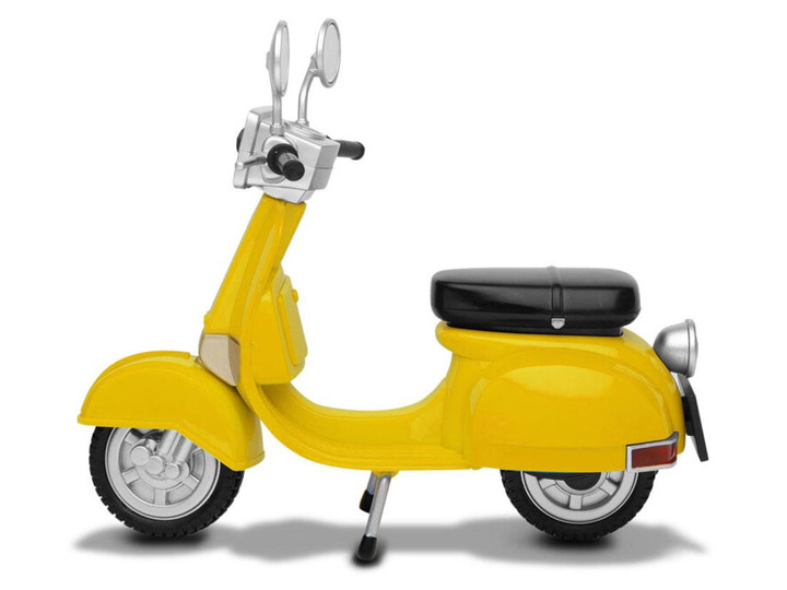 Motorbike Classic Style (Yellow) 1/12 Scale Figure Accessory (EAA-A03Y) Gallery Image 1