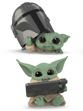 The Mandalorian The Bounty Collection Helmet Peeking and Data Tablet Two-Pack Gallery Image 2