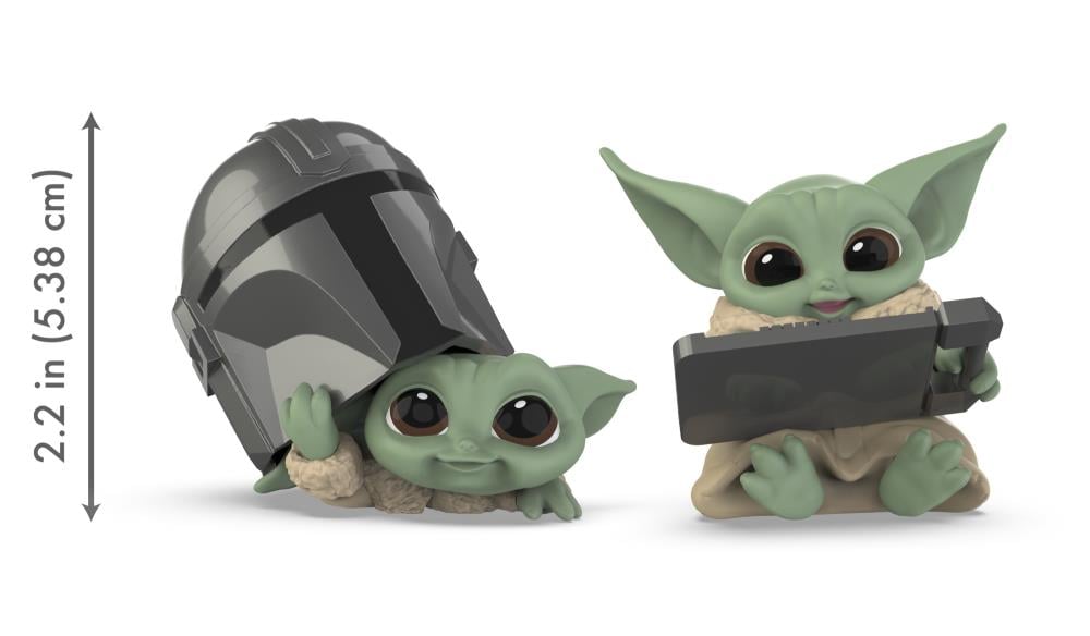 The Mandalorian The Bounty Collection Helmet Peeking and Data Tablet Two-Pack Gallery Image 3