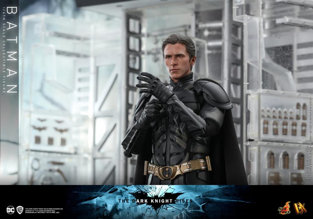 The Dark Knight Rises DX19 Batman 1/6 Scale Collectible Figure (Reissue) Gallery Image 13