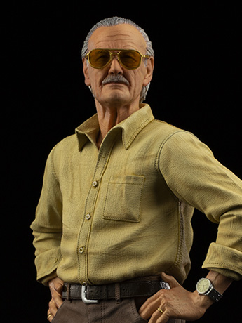 Stan Lee Legacy Replica 1/4 Scale Limited Edition Statue Gallery Image 2