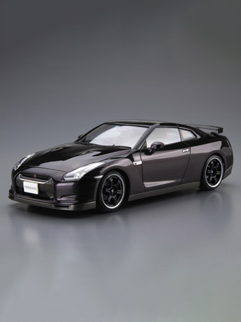 Nissan (2009) R35 GT-R Spec-V 1/24 Scale Model Kit Gallery Image 2