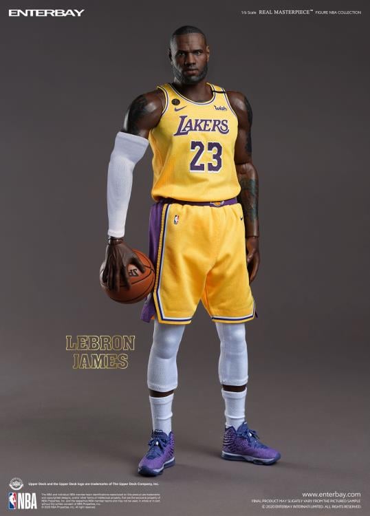 NBA Real Masterpiece LeBron James (Lakers Home) 1/6 Scale Figure Gallery Image 3
