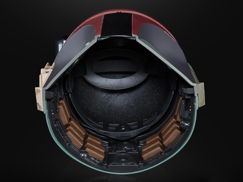 Star Wars: The Black Series Boba Fett (The Mandalorian) 1:1 Scale Wearable Helmet (Electronic) Gallery Image 9