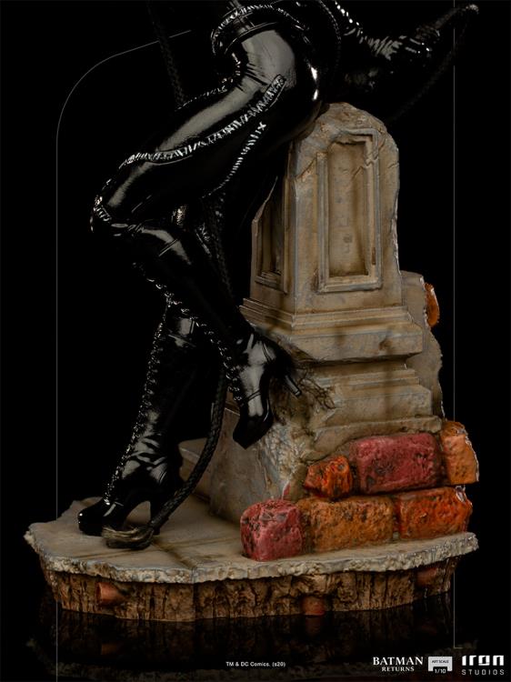 Batman Returns Catwoman 1/10 Deluxe Art Scale Limited Edition Statue Gallery Image 13