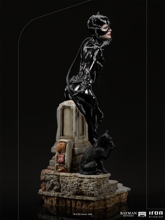 Batman Returns Catwoman 1/10 Deluxe Art Scale Limited Edition Statue Gallery Image 9