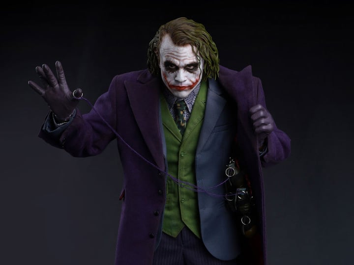 The Dark Knight The Joker 1/4 Scale Statue Gallery Image 1