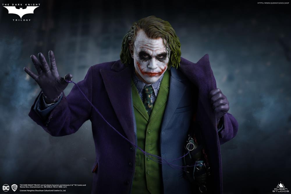 The Dark Knight The Joker 1/4 Scale Statue Gallery Image 3