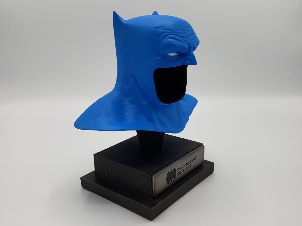 The Dark Knight Returns DC Gallery Batman Cowl (Electric Blue Ver.) 1/2 Scale Limited Edition Japan Exclusive Replica Gallery Image 4