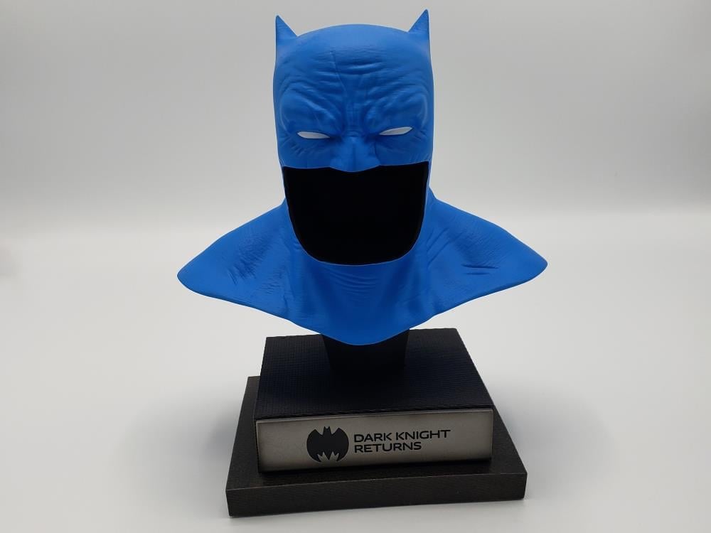 The Dark Knight Returns DC Gallery Batman Cowl (Electric Blue Ver.) 1/2 Scale Limited Edition Japan Exclusive Replica Gallery Image 7
