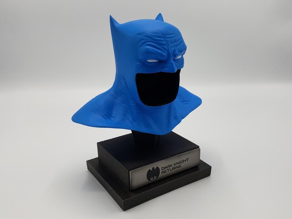 The Dark Knight Returns DC Gallery Batman Cowl (Electric Blue Ver.) 1/2 Scale Limited Edition Japan Exclusive Replica Gallery Image 6