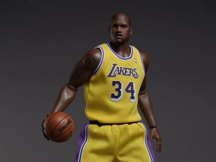 NBA Real Masterpiece Shaquille O'Neal (Lakers Home) 1/6 Scale Figure Gallery Image 1
