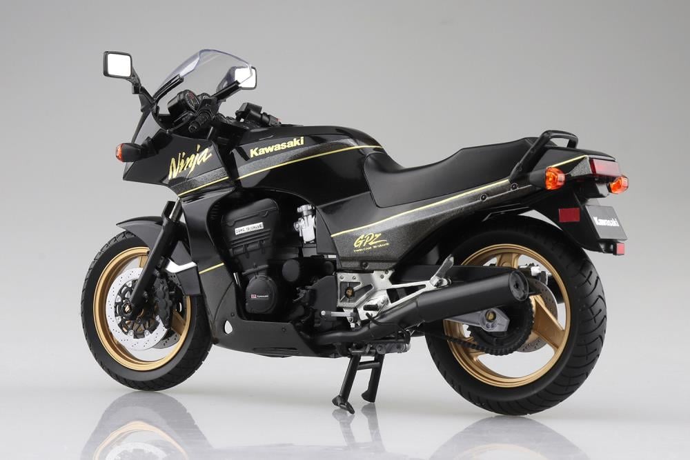 Kawasaki GPZ900R Ninja (Black & Gold) 1/12 Scale Model